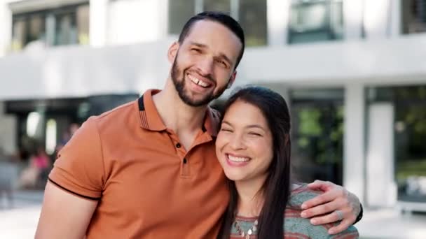 Tváří Tvář Šťastný Pár Objetí Nemovitosti Pro Nový Domov Hypoteční — Stock video