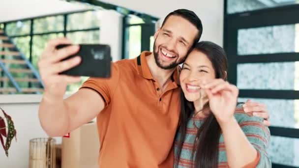 Selfie Liebe Oder Glückliches Paar Mit Hausschlüsseln Bei Immobilien Immobilieninvestitionen — Stockvideo