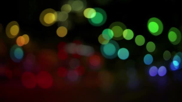 Bokeh 城市夜间交通和照明 用于在街道 公路和高速公路上旅行或运输 深夜在繁忙的城镇 在漆黑的背景下外出旅行 旅行或通勤 以及开车外出 — 图库视频影像