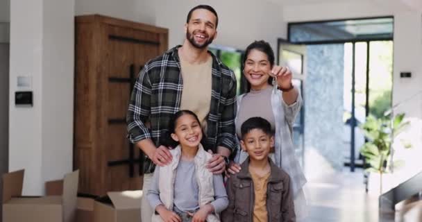 Miłość Rodzina Klucze Nowego Domu Dla Celów Cel Lub Inwestycja — Wideo stockowe