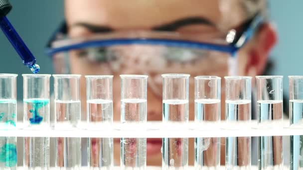 Tubo Teste Conta Gotas Cientista Com Química Para Experimentos Científicos — Vídeo de Stock