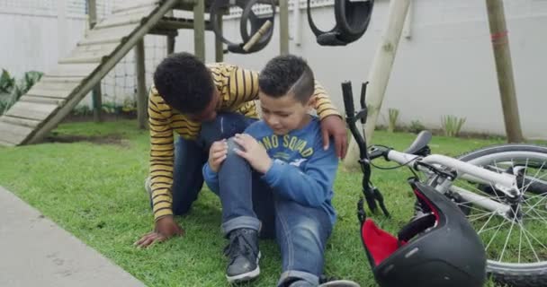 Bike Accident Injury Boy Friends Playground Together Mistake Support Care — Stock Video