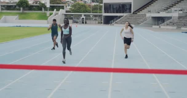 Mulher Correndo Fita Vencedor Pista Corrida Evento Esportivo Competição Desafio — Vídeo de Stock