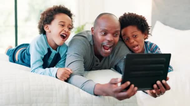 Black Family Bed Tablet Selfie Funny Face Tongue Out Morning — Stock Video