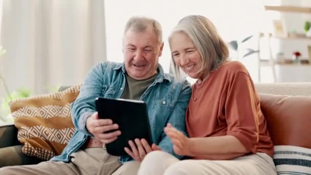 Senior Couple Tablet Laughing Joke Meme Social Media App Streaming — Stock Video