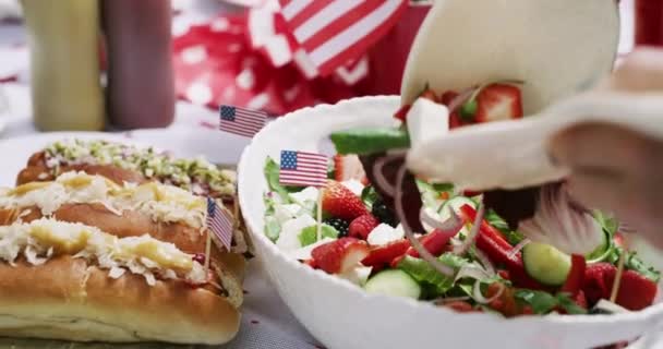 Amerykańska Flaga Jedzenie Przyjęcie Lub Weekendowy Grill Patriotycznym Lunchu Czwartego — Wideo stockowe