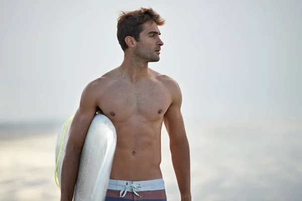Hombre Surf Pensamiento Fitness Una Playa Con Tabla Surf Para —  Fotos de Stock