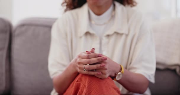 Vrouw Handen Stress Bank Met Angst Voor Trauma Angst Wachten — Stockvideo