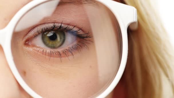 Зум Глаза Очки Женщиной Зрения Оптометрии Глазное Яблоко Оздоровление Здоровьем — стоковое видео