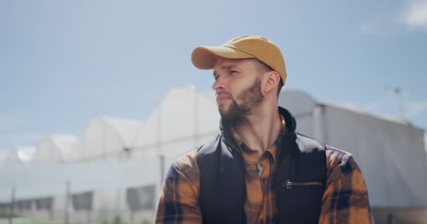 Agricultor Pensador Hombre Con Una Sonrisa Sostenibilidad Campo Con Ideas — Vídeos de Stock