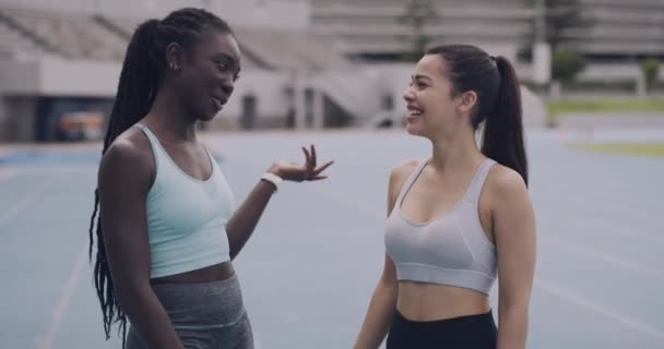 Twarz Kobiety Przyjaciele Treningu Uścisk Szczęście Wellness Ćwiczenia Szkolenia Portret — Wideo stockowe