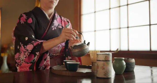 Japon Kadın Matcha Çay Seremonisi Için Chashitsu Odasında Kimono Elbisesi — Stok fotoğraf