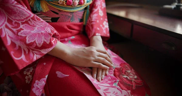 Close Handen Bij Elkaar Japanse Vrouw Met Traditionele Kleren Bidden — Stockfoto