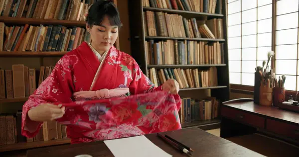 Geleneksel Kültür Elbise Ile Bir Oturma Odasında Kadın Sanat Japon — Stok fotoğraf