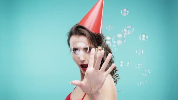Женщина Танцуй Празднуй Студии Пузырьками Вечеринки Выигрывай Присоединяйся Новый Год — стоковое видео