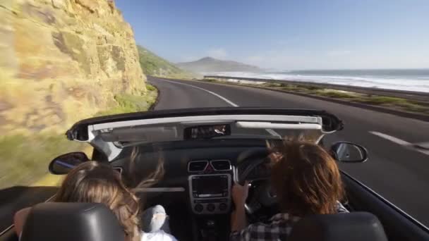 Coppia Guida Auto Viaggio Auto Sulla Spiaggia Avventura Vacanza Visite — Video Stock