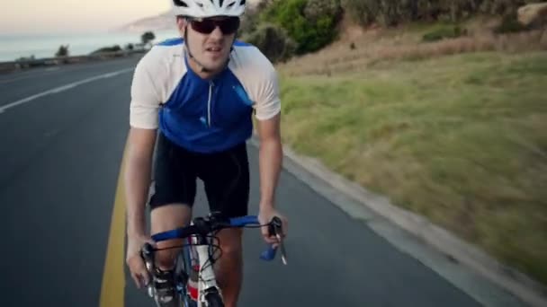 Homem Bicicleta Ciclismo Estrada Montanha Para Treino Exercício Treinamento Livre — Vídeo de Stock