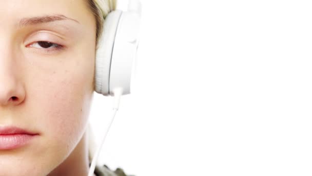 Музика Навушники Обличчя Жінки Студії Маком Потокового Передавання Підписки Або — стокове відео