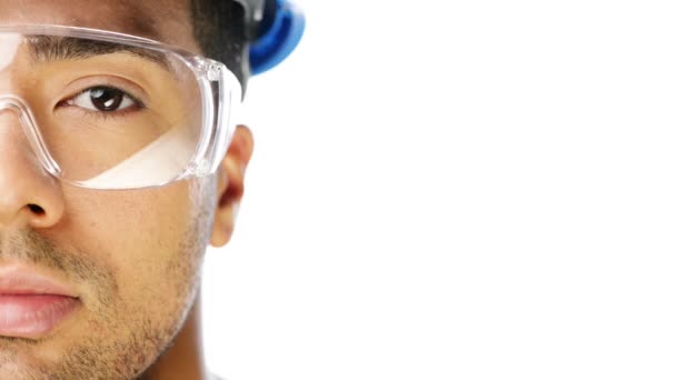 Metade Rosto Óculos Olho Trabalhador Construção Civil Estúdio Isolado Fundo — Vídeo de Stock