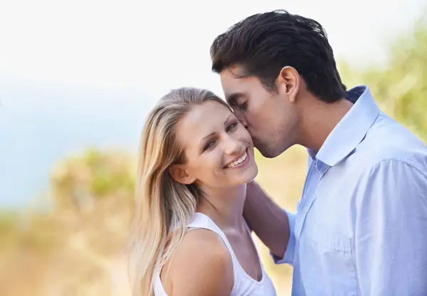 Happy Couple Portrait Kiss Nature Romance Support Affection Outdoor Bonding — Stock Photo, Image