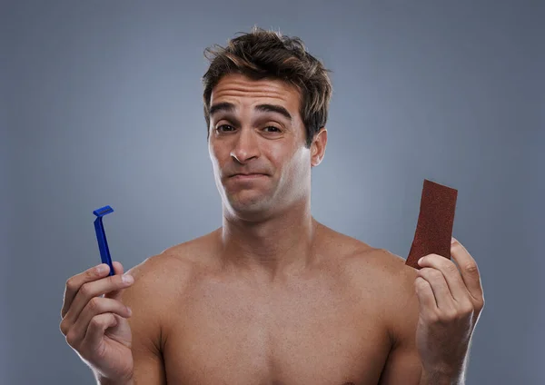 Man Hair Removal Choice Doubt Razor Beauty Decision Studio Background — Stock Photo, Image