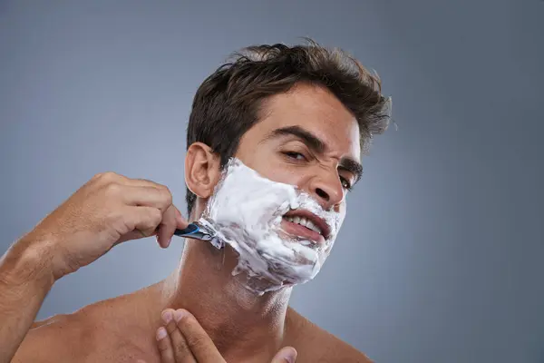 Man Shaving Frustrated Razor Studio Portrait Wellness Skin Grooming Grey — Stock Photo, Image
