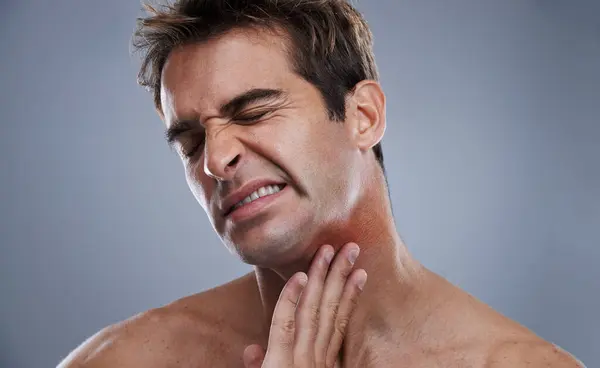 Dolor Hombre Cuello Sarpullido Rojo Por Quemadura Afeitadora Para Depilación — Foto de Stock