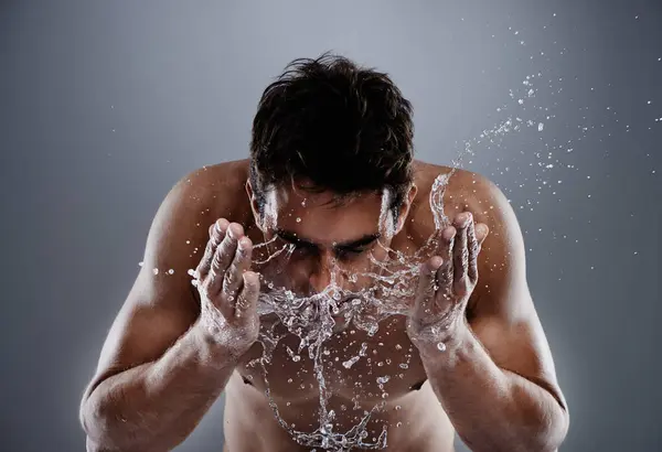 Water Drops Splash Man Cleaning Face Bathroom Routine Dermatology Cleanse — Stock Photo, Image