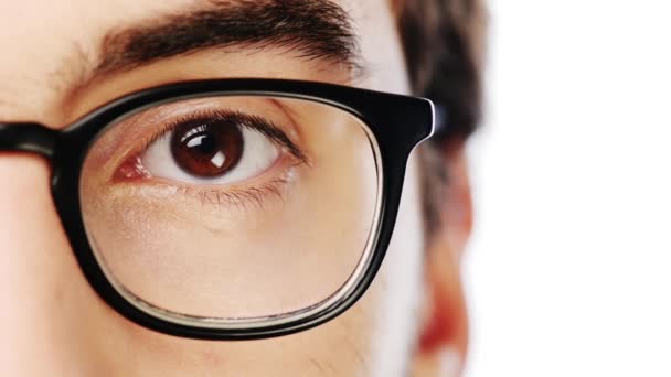 Man Porträtt Och Glasögon Eller Närbild För Syn Wellness För — Stockvideo