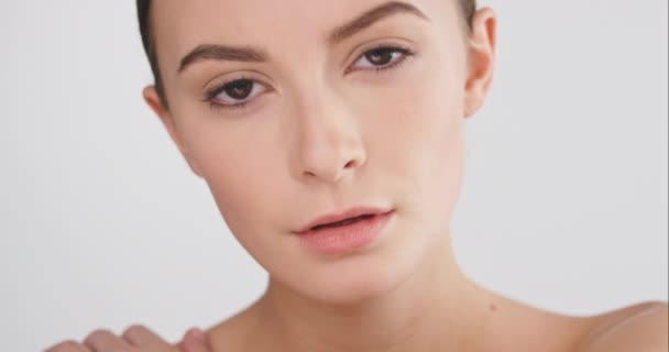 Gesicht Hautpflege Und Frau Mit Kosmetik Dermatologie Und Wellness Auf — Stockvideo