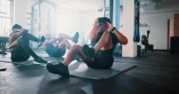 Fitness Ejercicio Sentarse Con Atleta Entrenador Gimnasio Para Entrenamiento Rutina — Vídeos de Stock