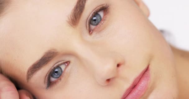 Visage Mannequin Santé Dermatologie Studio Sur Fond Blanc Avec Esthétique — Video