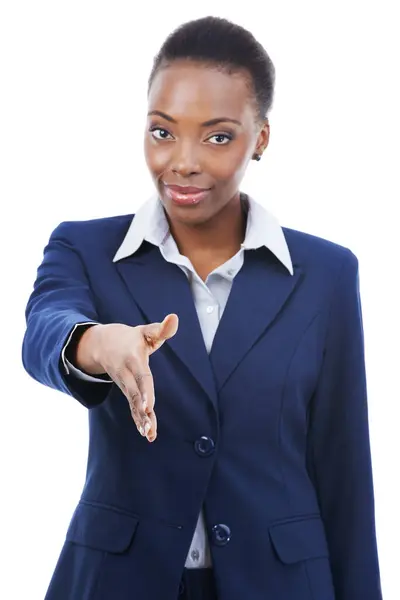 肖像画 握手和黑人妇女与商业提供 交易或B2B伙伴关系 在白色的工作室背景下 握手或专业的 充满机遇 介绍或欢迎的问候 — 图库照片