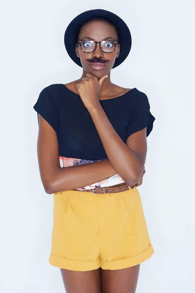 Engraçado Retrato Mulher Negra Com Bigode Estúdio Com Moda Hipster — Fotografia de Stock