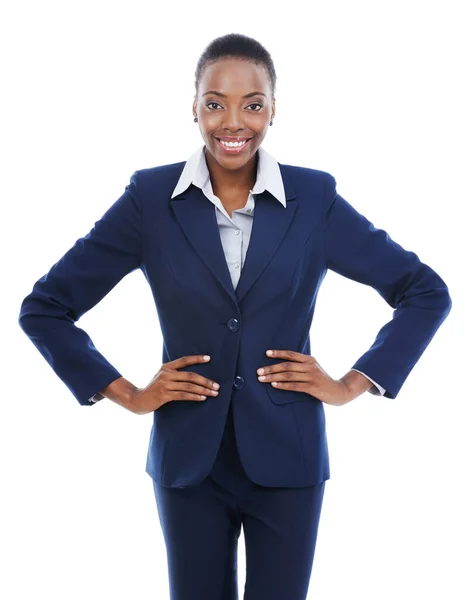 白い背景に孤立したスタジオで自信を持った黒人女性の肖像画 ビジネス ケニアでのキャリアに関する仕事 幸せでプロフェッショナルな弁護士 弁護士 アフリカの従業員 — ストック写真