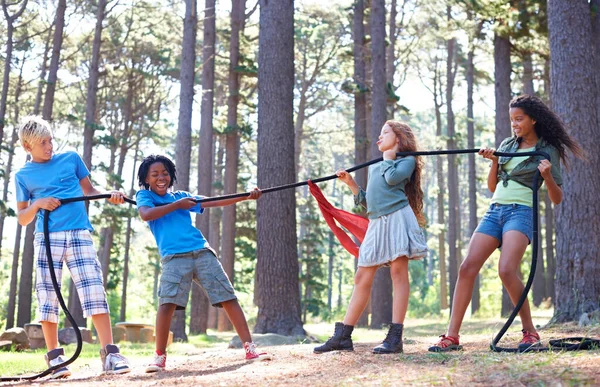 Kids Rope Tug War Play Adventure Challenge Strength Game Woods — Stock Photo, Image
