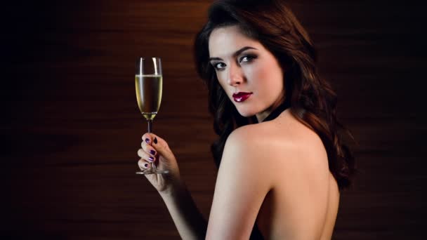 Donna Trucco Bellezza Con Champagne Festeggiare Glamour Lucentezza Cosmetica Sfondo — Video Stock