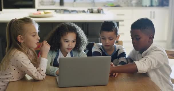 Gruppe Von Kindern Hause Laptop Und Online Bildung Learning Und — Stockvideo