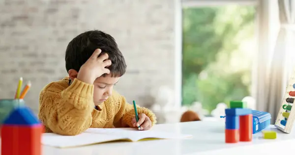 Niño Dibujo Niño Escribiendo Tareas Cuaderno Educación Del Jardín Infantes — Foto de Stock