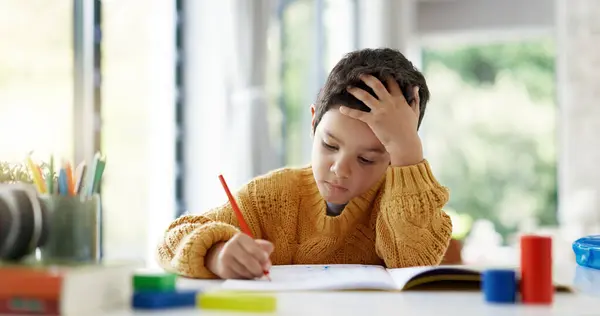 Niño Dibujo Niño Escribiendo Tareas Cuaderno Educación Del Jardín Infantes — Foto de Stock