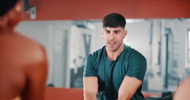 Les Personnes Cours Fitness Haltérophilie Kettlebell Avec Entraîneur Personnel Entraînement — Video