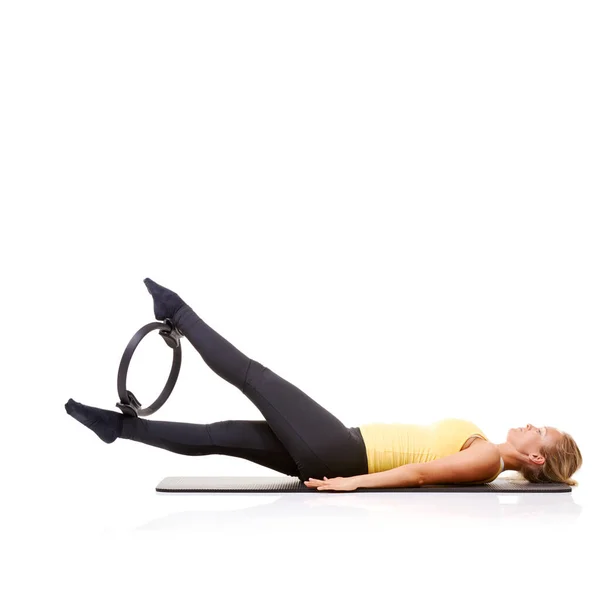 Mujer Anillo Pilates Piernas Para Equilibrio Bienestar Esterilla Yoga Para — Foto de Stock