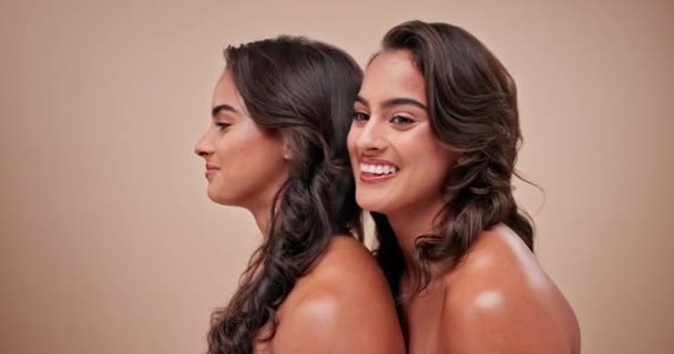 Nők Arc Szépség Smink Vagy Boldog Stúdió Magabiztossággal Barna Háttér — Stock videók