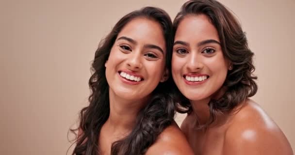 Maquillaje Mujer Rostro Belleza Para Cosméticos Estudio Con Confianza Fondo — Vídeo de stock