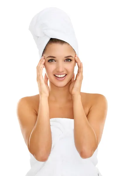 化妆品 美妆品或面部胶原蛋白的效果是与快乐女人搭配的毛巾 美容品和肖像 温泉疗养院和有白色背景的皮肤护理 卫生或基金会的人 — 图库照片