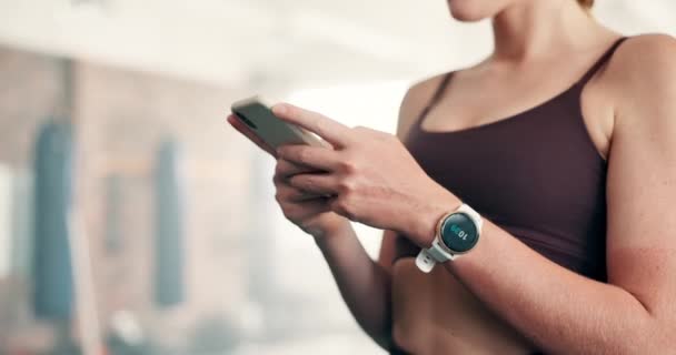 Telefon Ręce Kobieta Siłowni Dla Fitness Trening Lub Postęp Treningu — Wideo stockowe