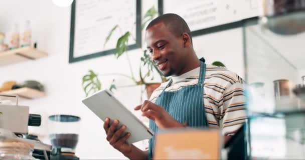 Kahve Dükkanı Menüsü Için Siyah Adam Veya Tablet Internet Siparişi — Stok video