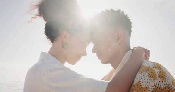 Casal Testa Abraçar Amar Livre Férias Para Relacionamento Ligação Conexão — Vídeo de Stock