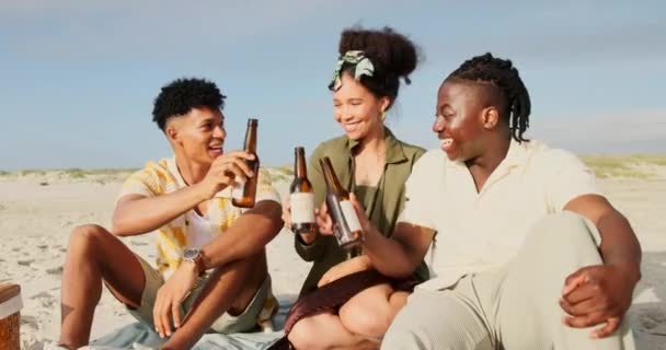 Piwo Tosty Przyjaciele Plaży Lato Wakacje Lub Zjazd Uroczystości Lub — Wideo stockowe