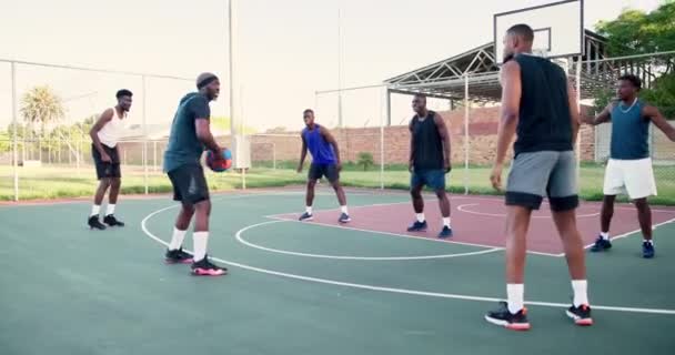 Basketbalveld Doelpunt Mannen Vrienden Buiten Voor Training Training Voor Fitness — Stockvideo